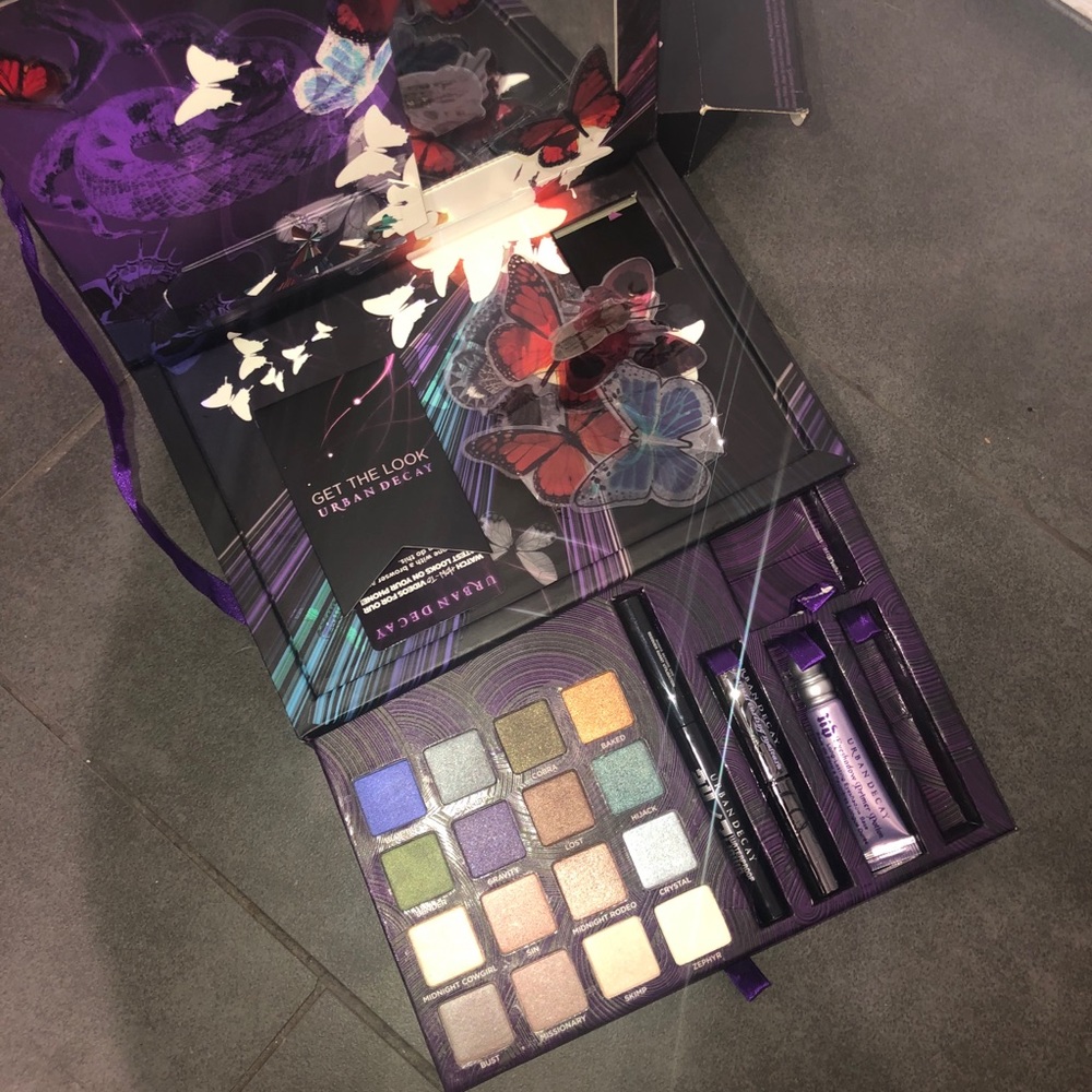 UD urban decay book of shadows IV